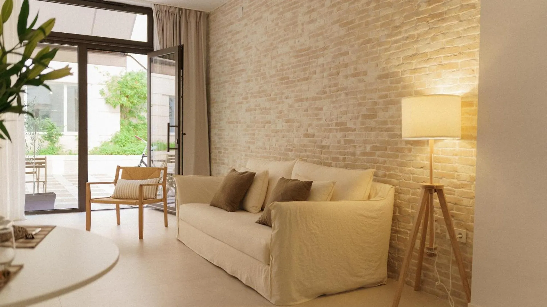 Luca Oliva Homes Riverside Studio contacts